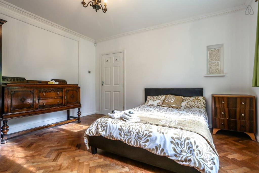 Oyo Guest House Ellipse Whetstone Kültér fotó